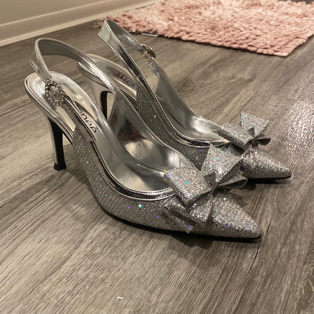 Sparkly silver J. Renee heels size 6!
